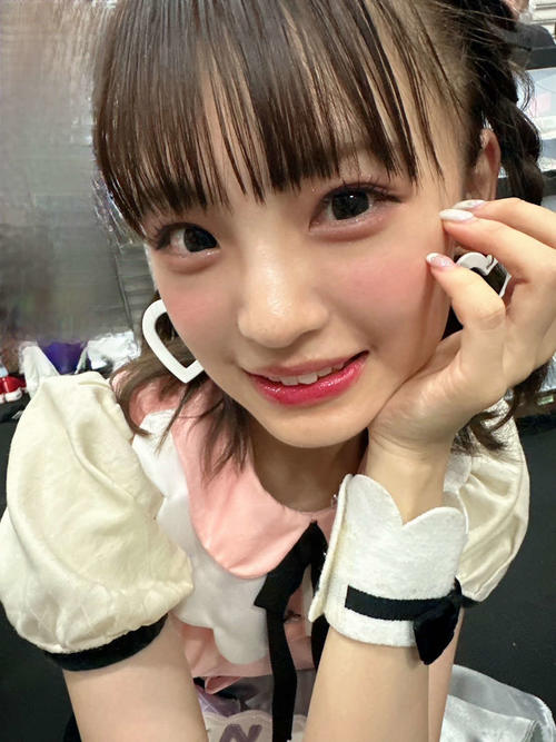 10月新澤菜央オフショット写真3