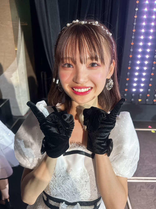 10月新澤菜央オフショット写真1