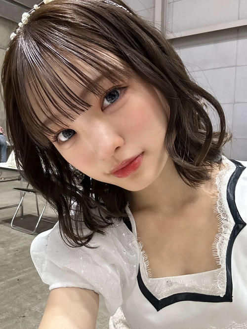 12月新澤菜央オフショット写真3