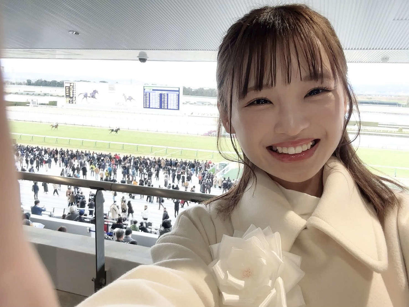 1月新澤菜央オフショット写真1