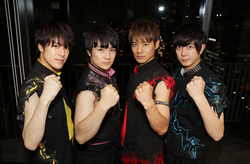 新曲「ヴーカ・ヴーカ　～恋の筋肉～」をPRする「BOYS AND MEN」のメンバーたち。左から平松賢人、本田剛文、辻本達規、田村侑久（撮影・前田充）
