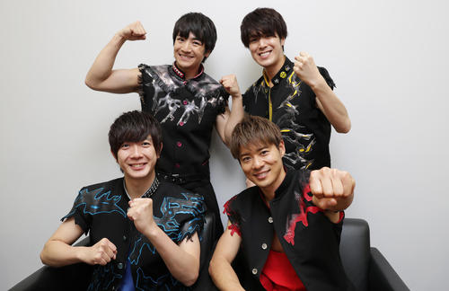 新曲「ヴーカ・ヴーカ　～恋の筋肉～」をPRする「BOYS AND MEN」のメンバーたち。前列左から田村侑久、辻本達規、後列左から本田剛文、平松賢人（撮影・前田充）