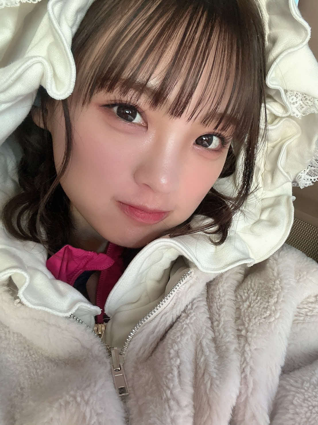 2月新澤菜央オフショット写真3
