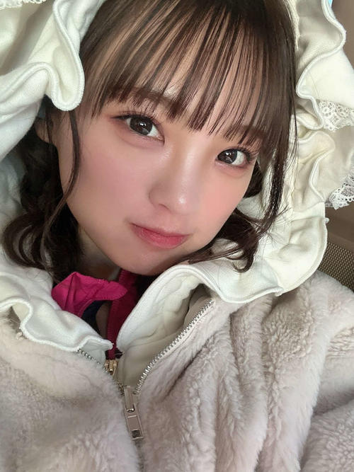 2月新澤菜央オフショット写真3