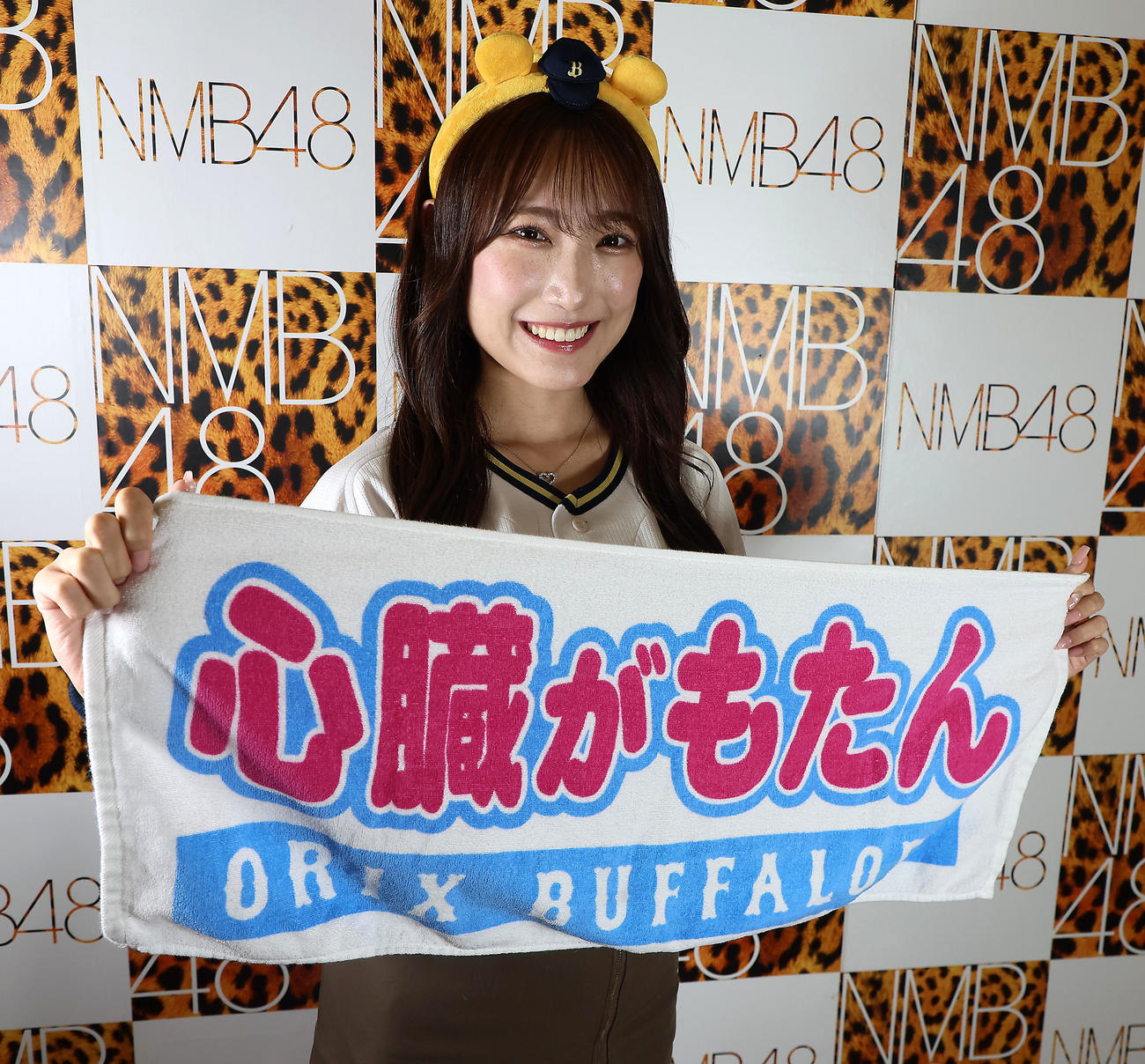 オリックスに夢中の原かれんは推しグッズを披露（撮影・加藤哉）