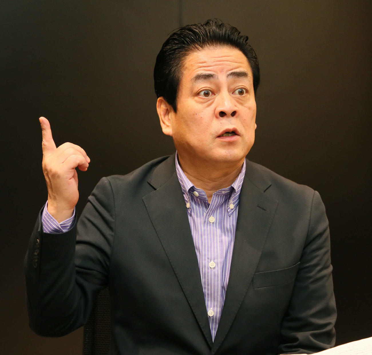 身ぶり手ぶりで落語への思いを話す立川談春（撮影・和賀正仁）