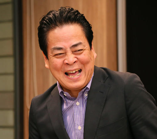 笑顔をまじえて、芸歴40年の軌跡を振り返る立川談春（撮影・和賀正仁）