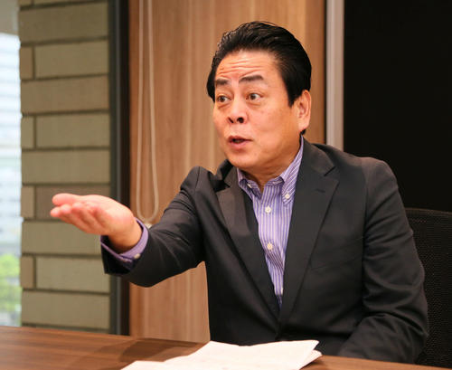 身ぶり手ぶりで落語への思いを話す立川談春（撮影・和賀正仁）