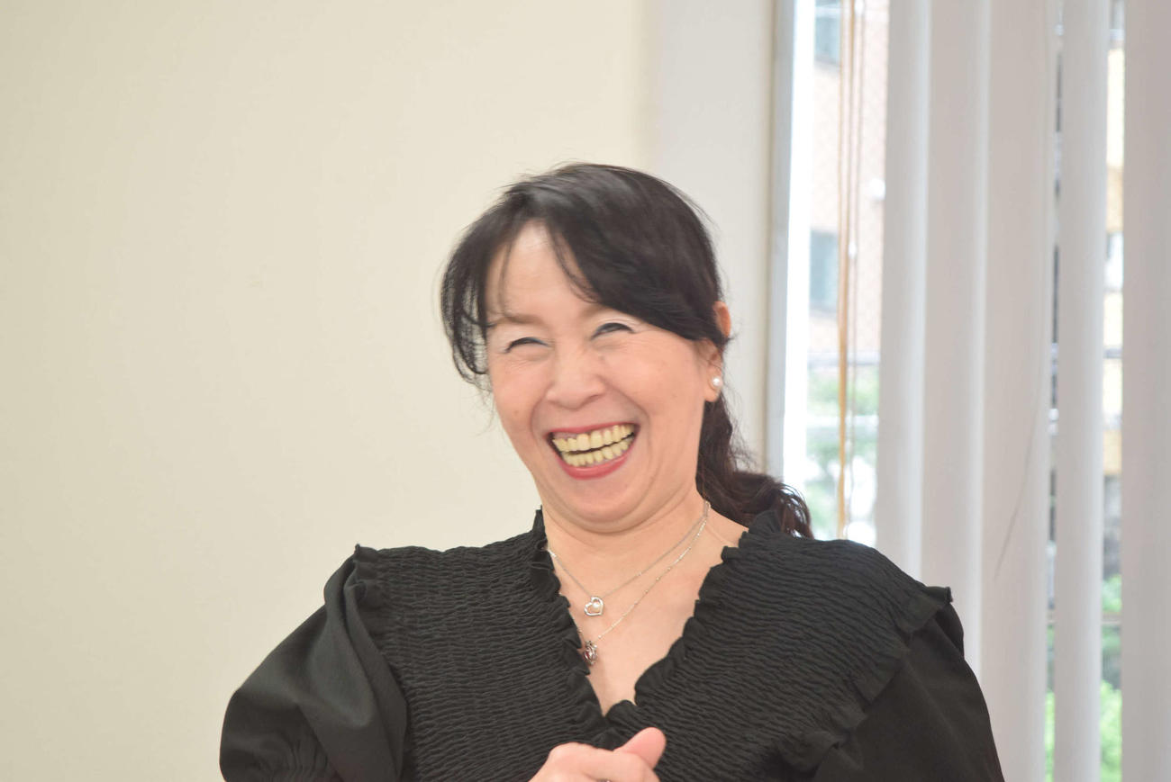 小川恵理子とトークショーを行う内海英華（撮影・阪口孝志）