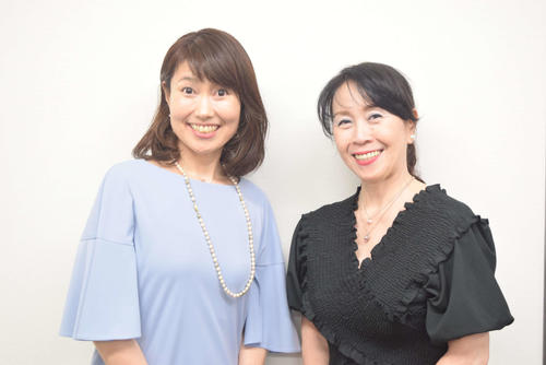 笑いの絶えない内海英華（右）と小川恵理子（撮影・阪口孝志）