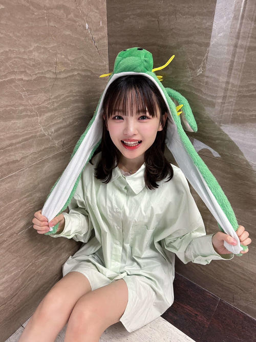 7月新澤菜央オフショット写真3