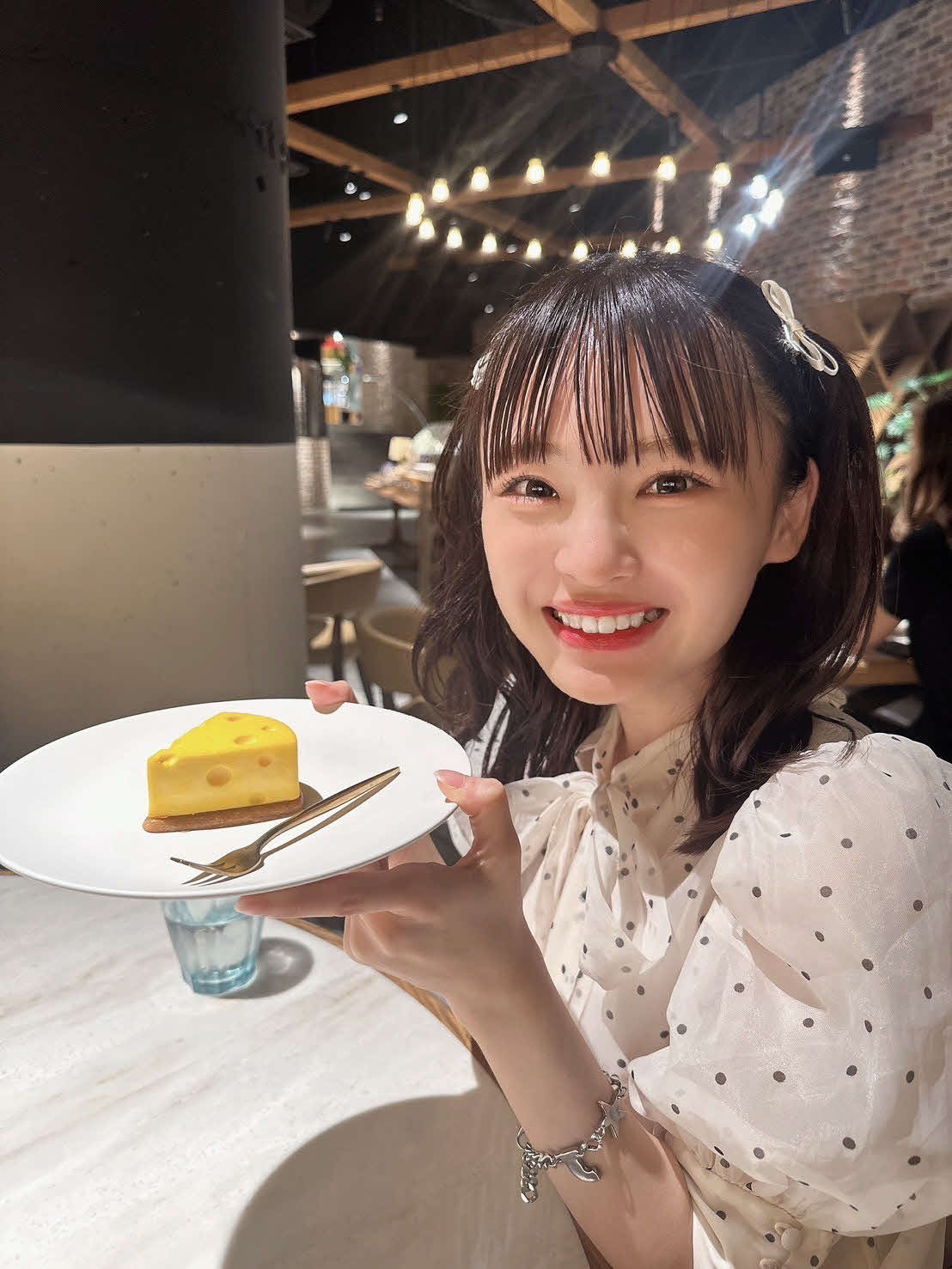 8月新澤菜央オフショット写真2