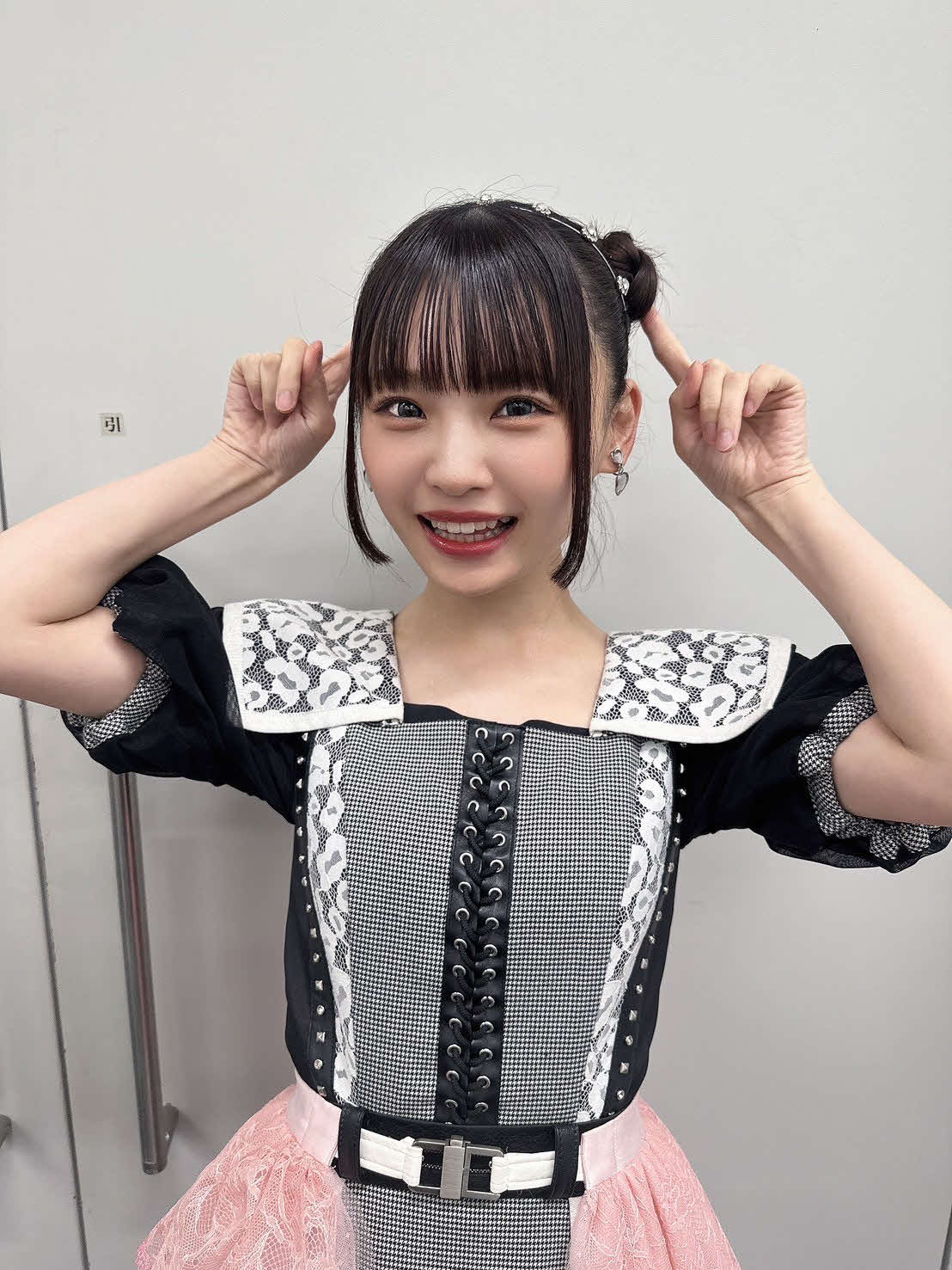 8月新澤菜央オフショット写真1