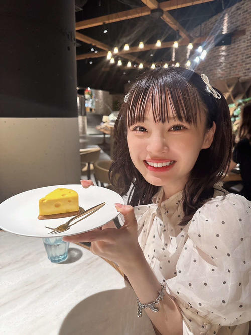 8月新澤菜央オフショット写真2