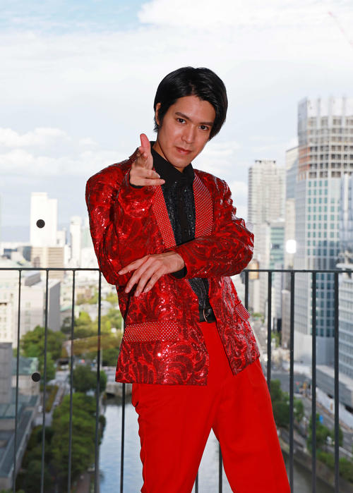 来社したBOYS AND MENの平松賢人（撮影・清水貴仁）