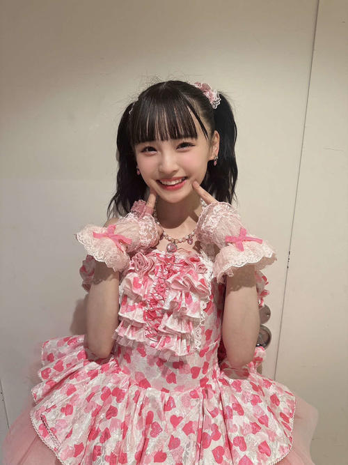 10月新澤菜央オフショット写真1