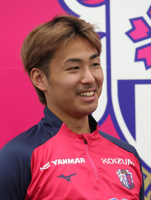 NMB坂下真心の質問に答えるC大阪舩木（撮影・白石智彦）