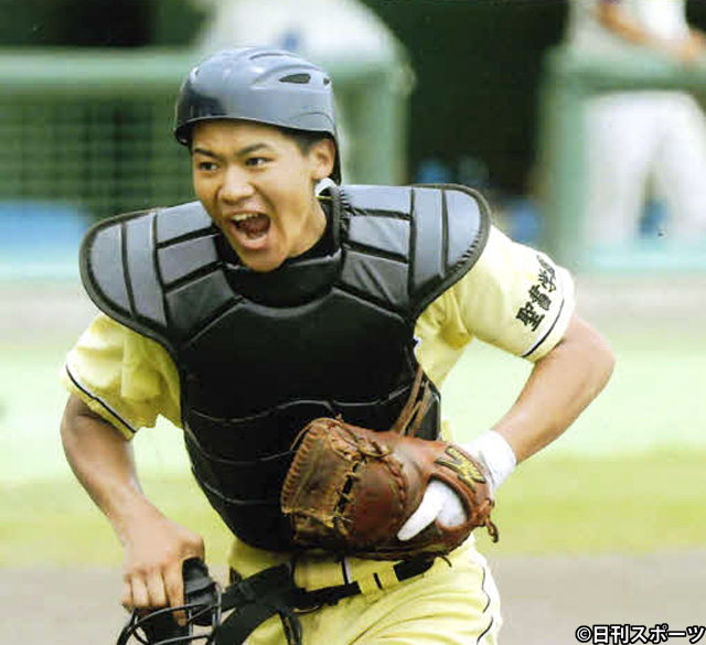 日刊スポーツ2013年7月7日付の紙面に掲載された元気いっぱいの新浜の写真