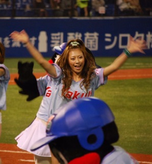 東京ヤクルトスワローズ公認パフォーマンスアーティスト「DAD’S」メンバーとして神宮球場でパフォーマンスを披露していた藤井香愛