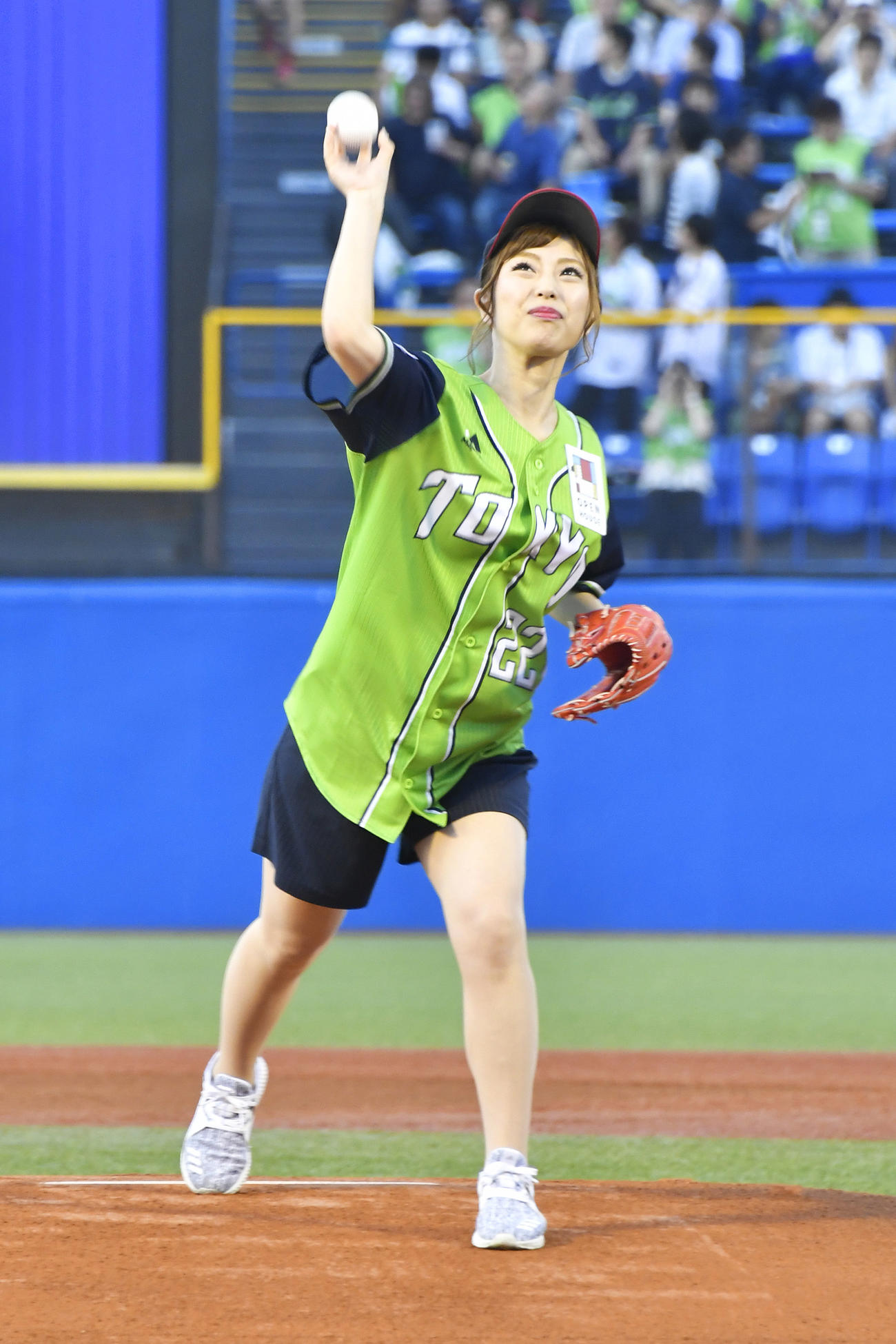 18年に神宮球場で始球式を行った藤井香愛
