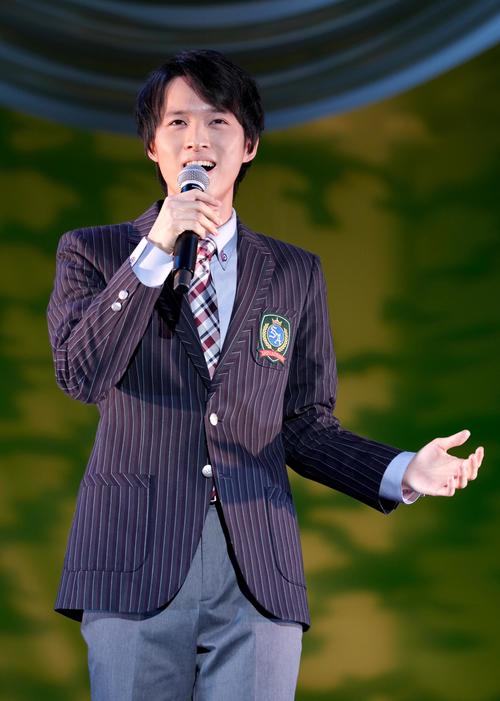 名曲も歌った青山新