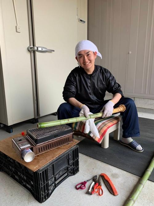 自らの手で尺八を作る彩青