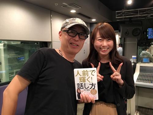 J-WAVE『GROOVE LINE』にて著書紹介後の五戸とピストン西沢氏（左）