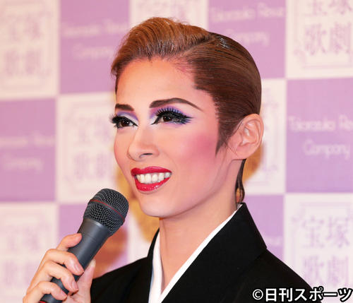 さよならショーを終え会見する花組トップの明日海りお（2019年11月24日撮影）