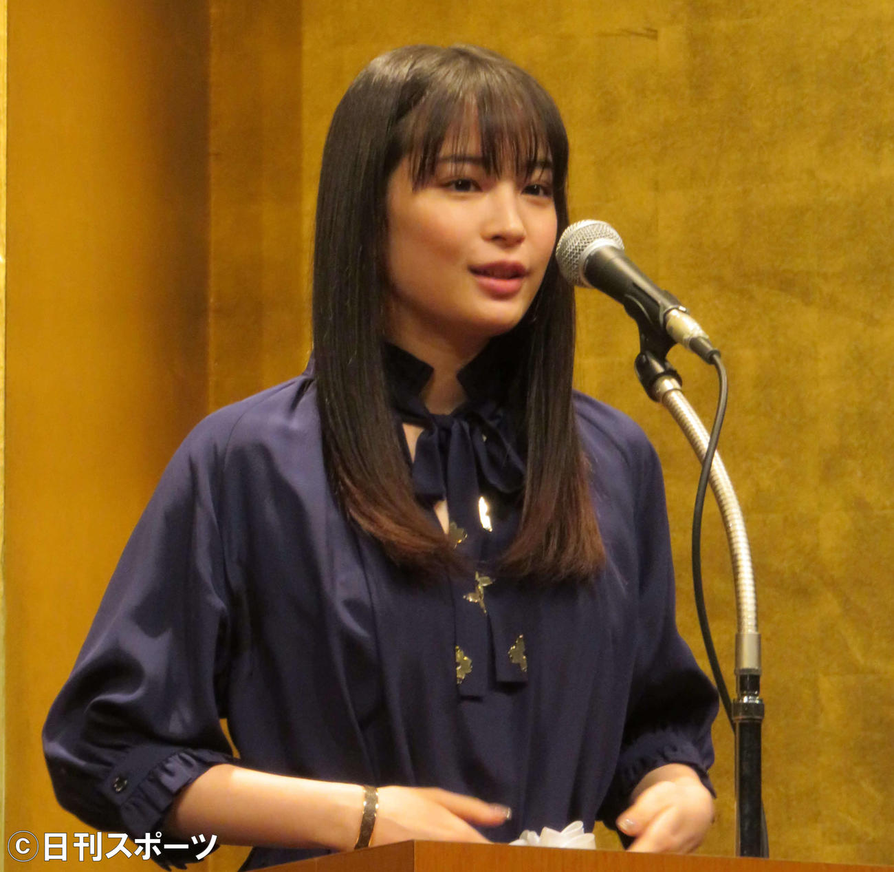紀伊国屋演劇賞贈呈式で受賞のあいさつをする広瀬すず（2020年1月28日撮影）