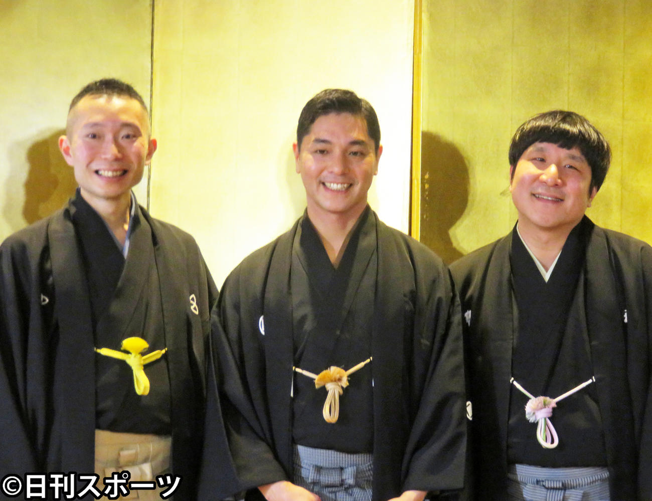 真打ちに昇進する、左から伸三あらため桂伸衛門、昔昔亭A太郎、瀧川鯉八（2020年2月20日撮影）