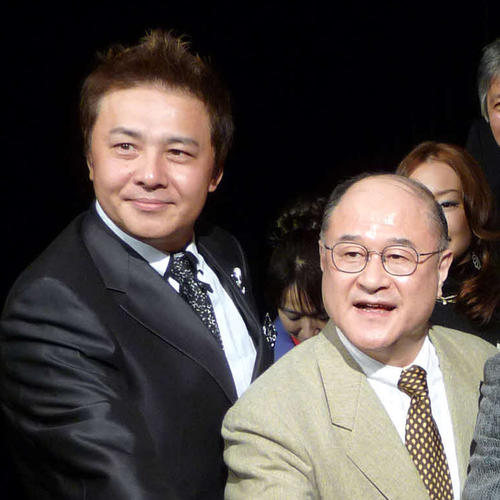 09年1月、文学座鏡開き　左から渡辺徹さん、角野卓造