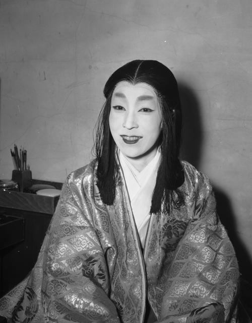 54年、若き日の藤間紫さん
