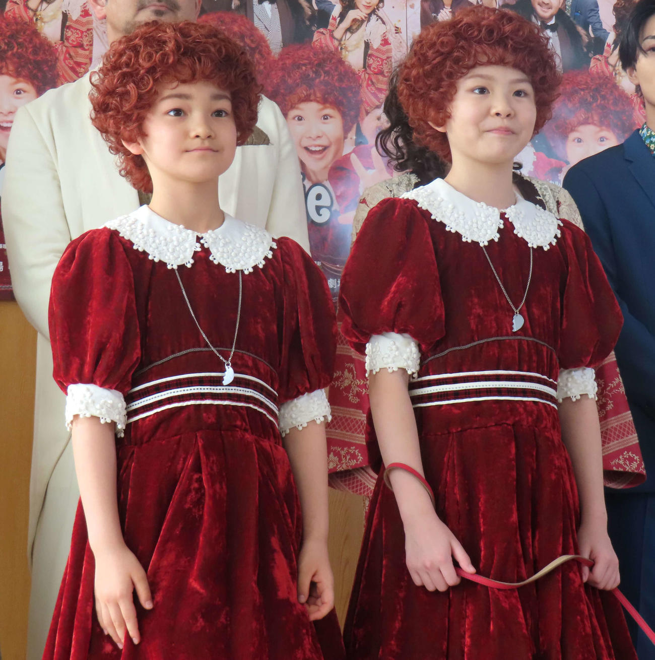 ミュージカル「アニー」初日前会見に登壇した丸山果里菜（左）と小野希子（2025年4月18日撮影）