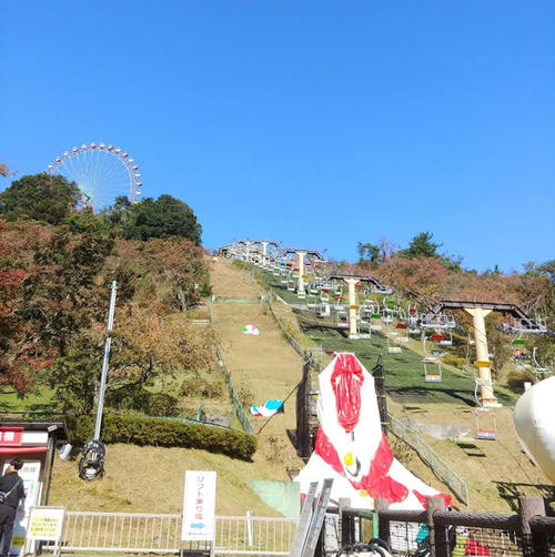 観覧車に乗るためリフトに単独搭乗…周囲に1人で遊園地に来ている中年男は一切見あたらないが、もう引き返せない