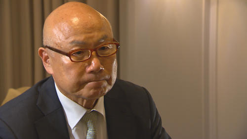 インタビューに応える許永中氏（MBSテレビ提供）