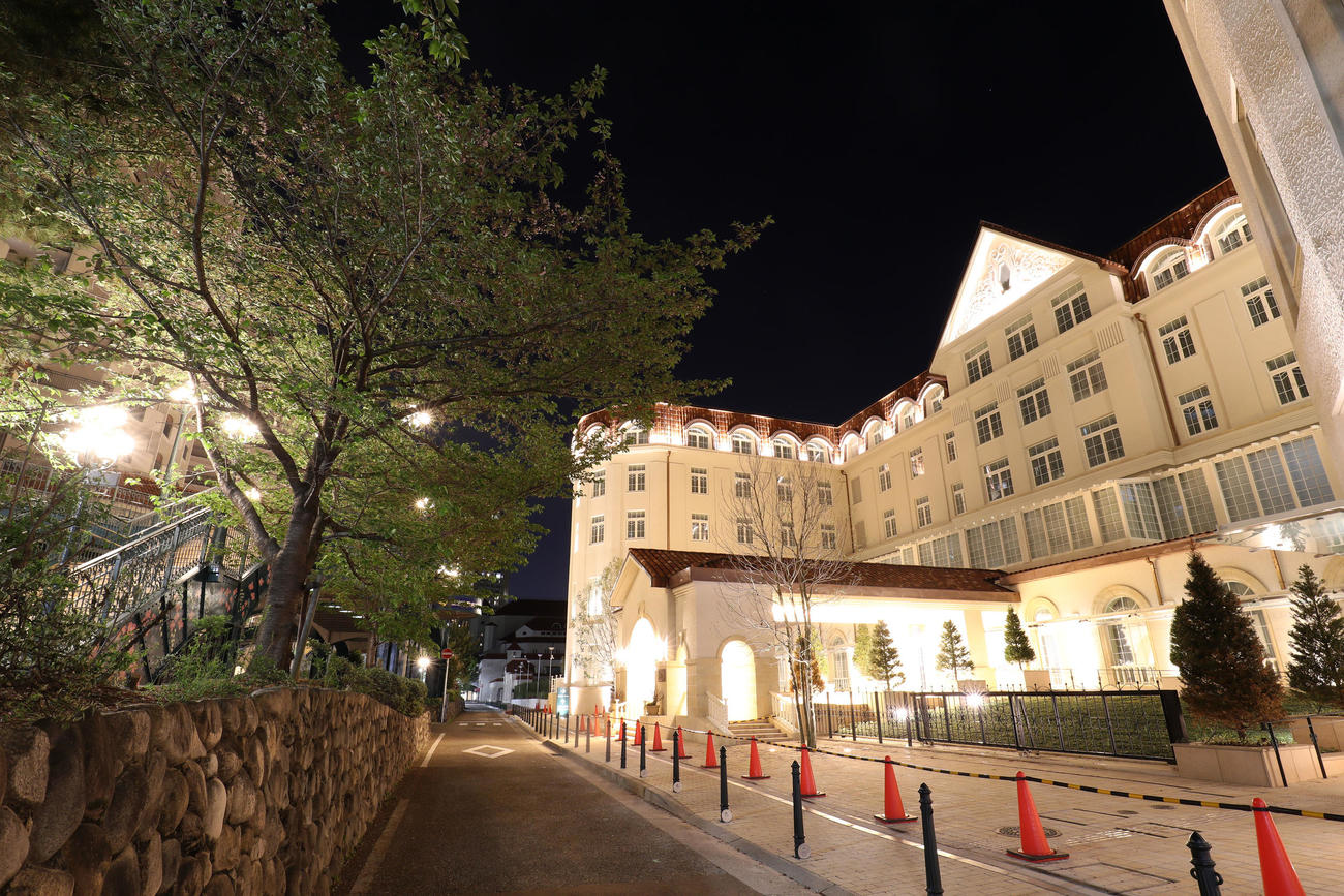 静まりかえる花のみちと移転開業が遅れている宝塚ホテル