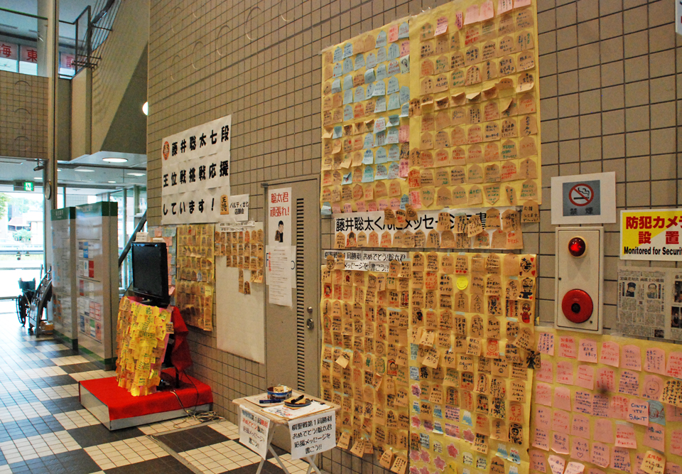 瀬戸市の複合ビル「パルティせと」にあるメッセージコーナー（撮影・松浦隆司）