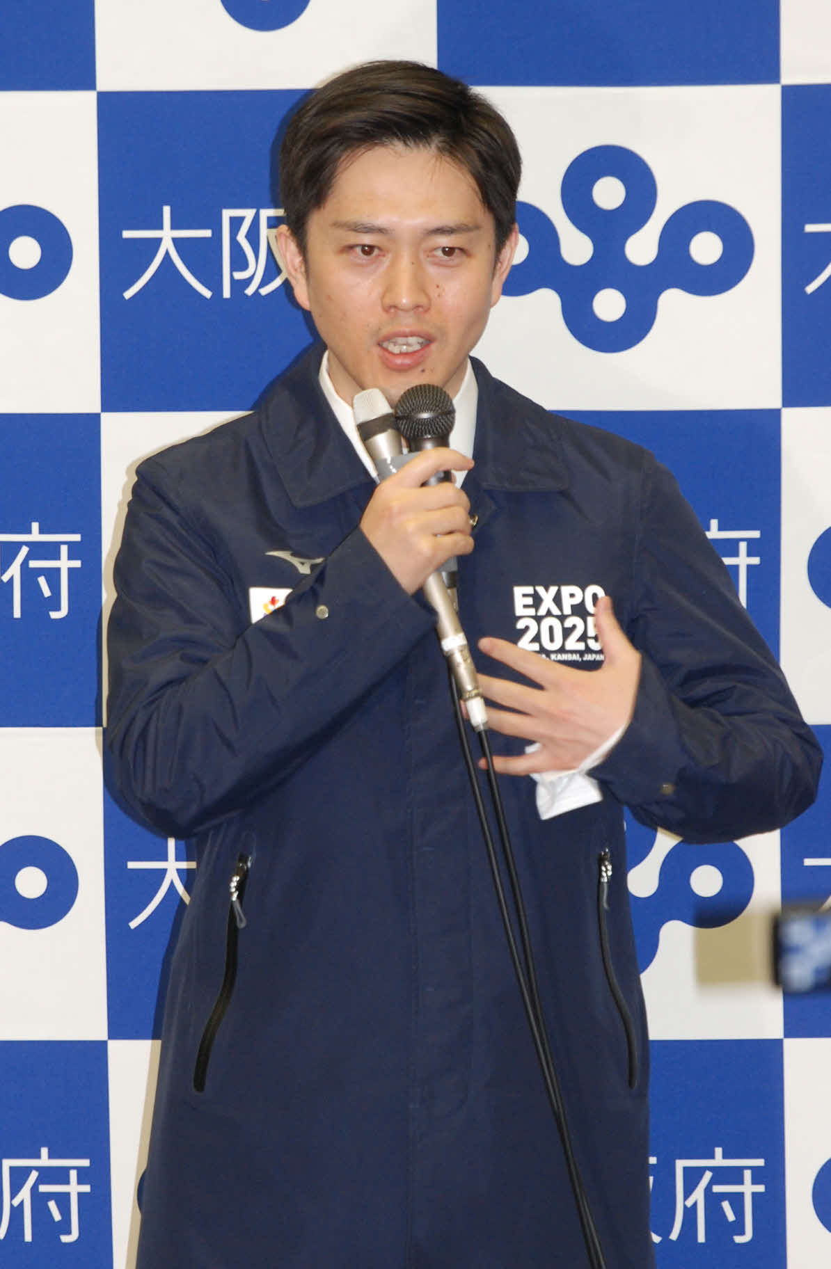 新型コロナウイルスの感染拡大に「仮説」を説明する大阪府の吉村洋文知事（撮影・松浦隆司）