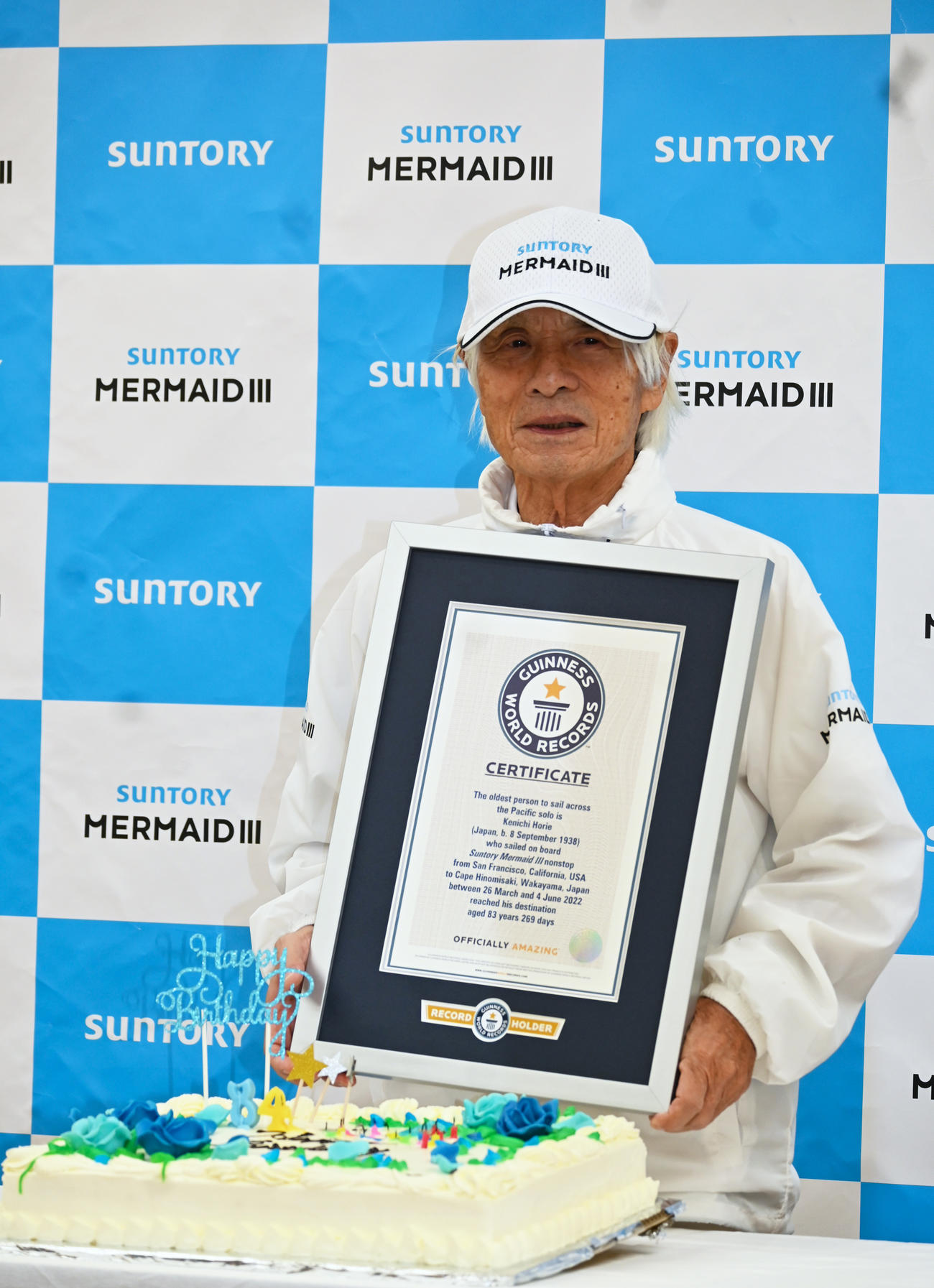 ギネス記録の認定を受け、堀江謙一さん（撮影・松浦隆司）