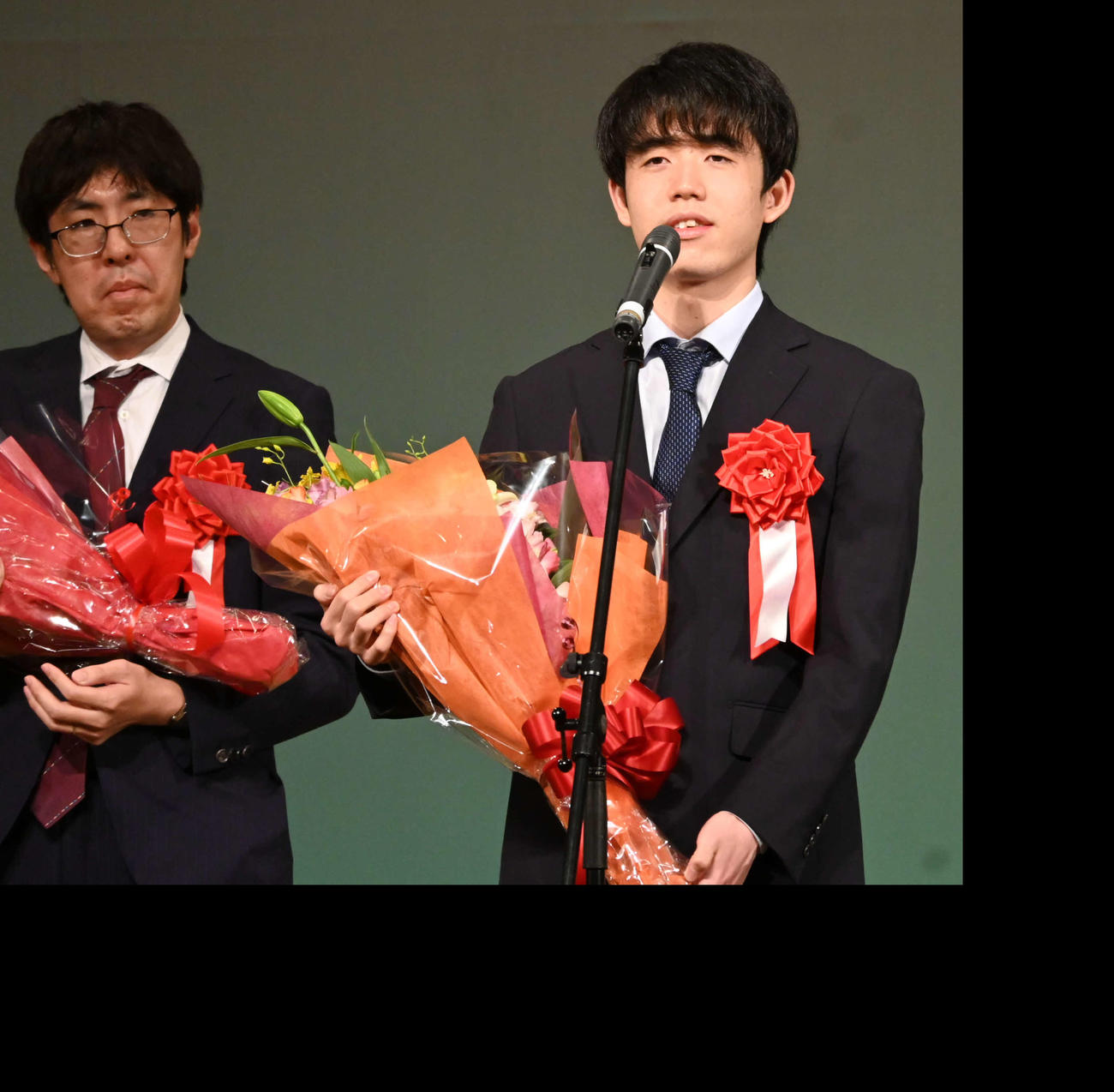 福知山市内で行われた第35期竜王戦7番勝負第4局の前夜祭で決意を語った藤井聡太竜王（2022年11月）