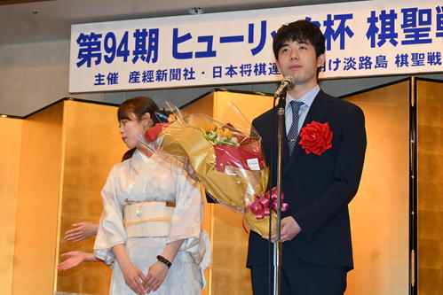 21歳の誕生日を迎え、新たなスタートを切る藤井聡太7冠（撮影・松浦隆司）