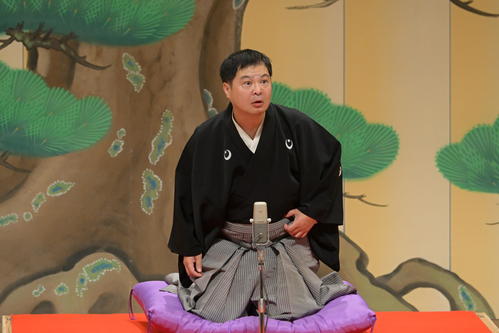 「噺家生活15周年記念」独演会大阪公演で高座に臨む月亭方正