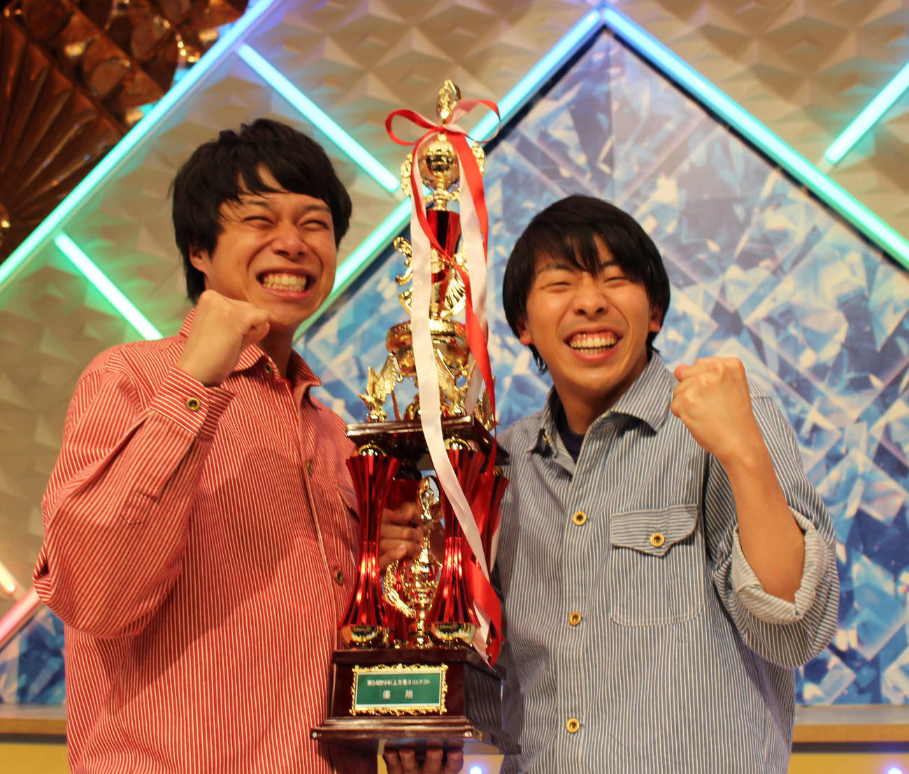 NHK上方漫才コンテストで優勝したフースーヤ。田中ショータイム（左）と谷口理