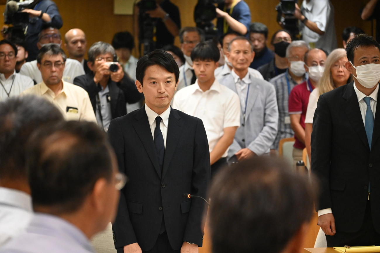 兵庫県議会の調査特別委員会の証人尋問に出頭した斎藤元彦兵庫県知事（撮影・松浦隆司）