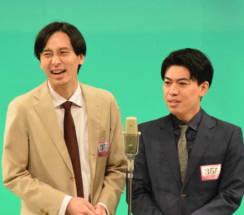 カベポスターの永見大吾（左）浜田順平（2024年11月撮影）