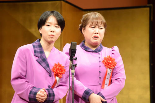 天才ピアニストの竹内知咲（左）ますみ（2025年2月撮影）
