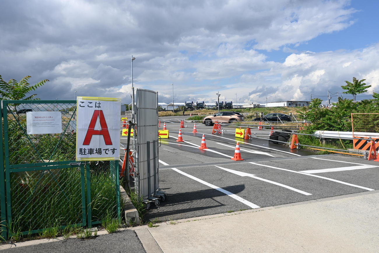 「舞洲万博P＆R駐車場A」の出入り口付近（撮影・松浦隆司）