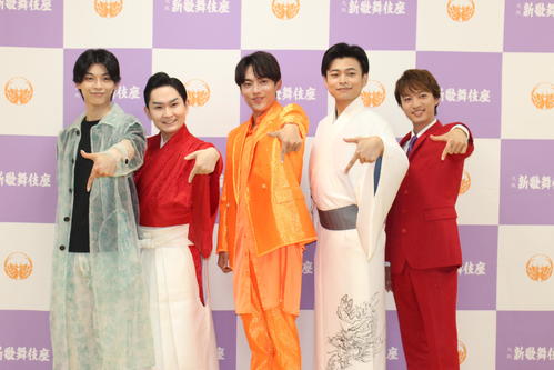ライブが楽しい！　カッコいい！　演歌第7世代の（左から）原田波人、彩青、辰巳ゆうと、二見颯一、青山新