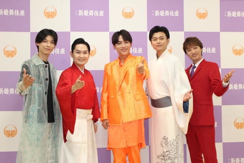 ライブが楽しい！　カッコいい！　演歌第7世代の（左から）原田波人、彩青、辰巳ゆうと、二見颯一、青山新