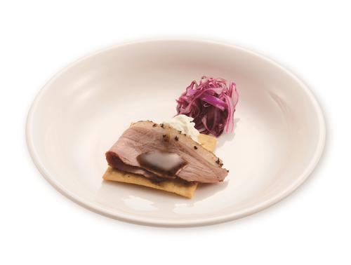 不動の人気No.1のハンガリー料理「鴨のロースト　トリュフソース」